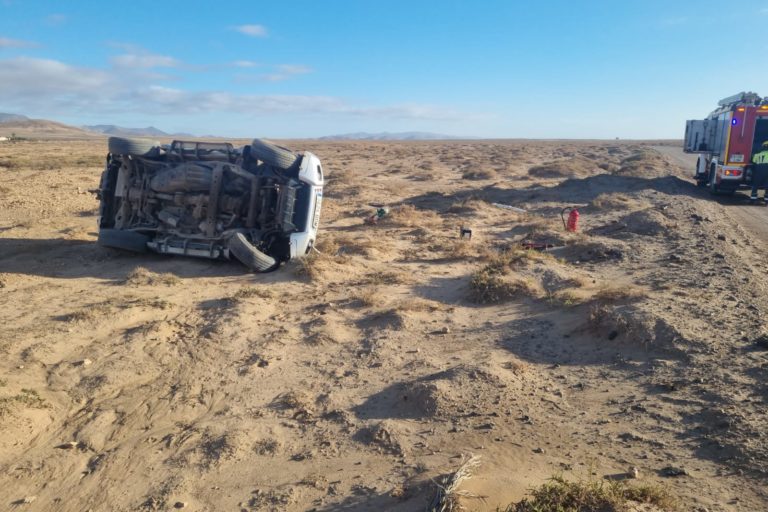 SEIS HERIDOS EN EL VUELCO DE UN VEHÍCULO EN LA OLIVA-FUERTEVENTURA2 16-4-25