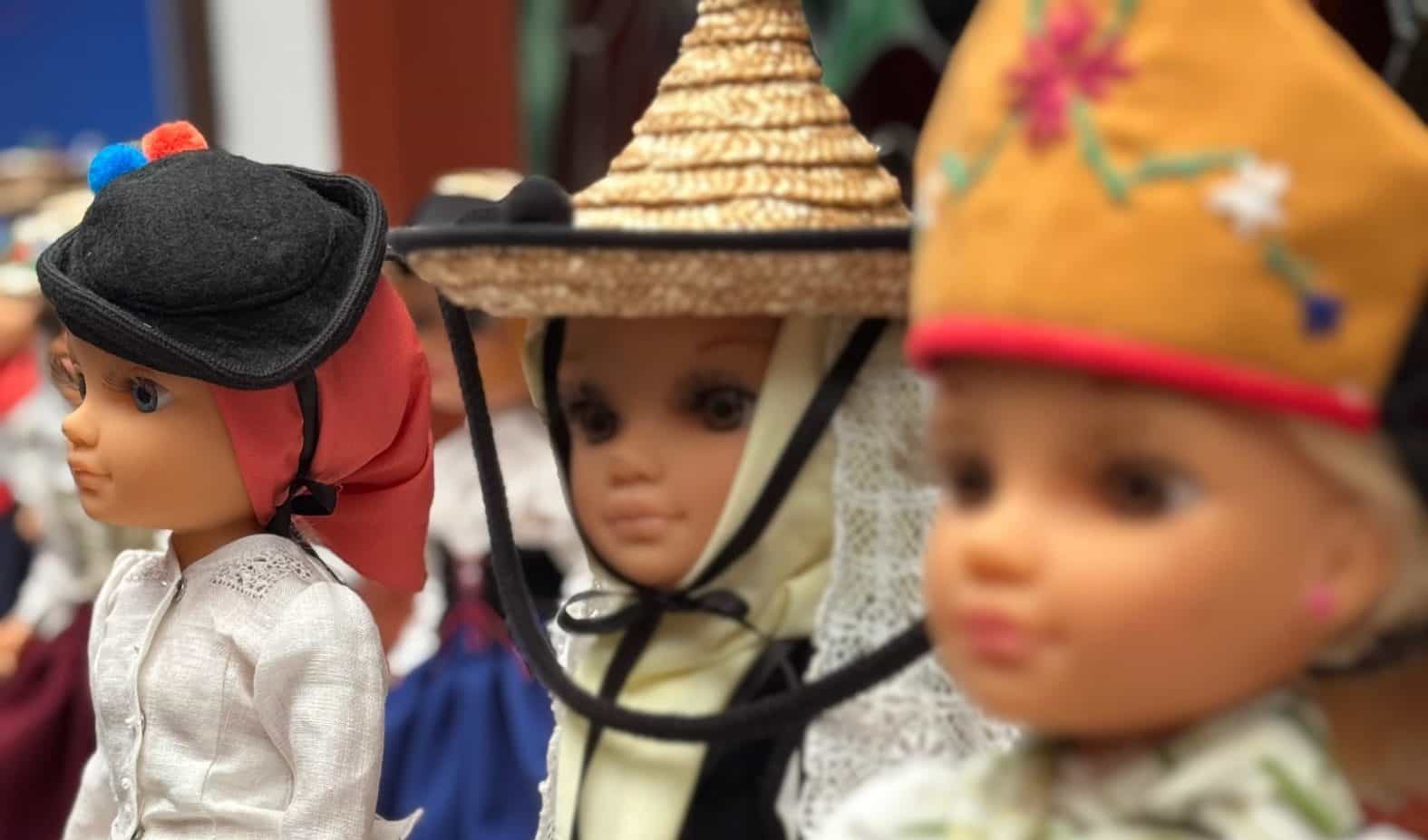 060525 Exposici�n Nancy y Lucas vestimenta tradicional Como debe ser Fiestas de Mayo 2025 (11)