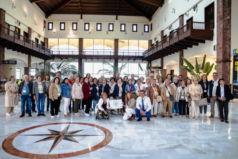 070525 El primer grupo del programa de turismo sociocultural para mayores La Gomera Viaja que inicia hoy su viaje al Reino de Castilla