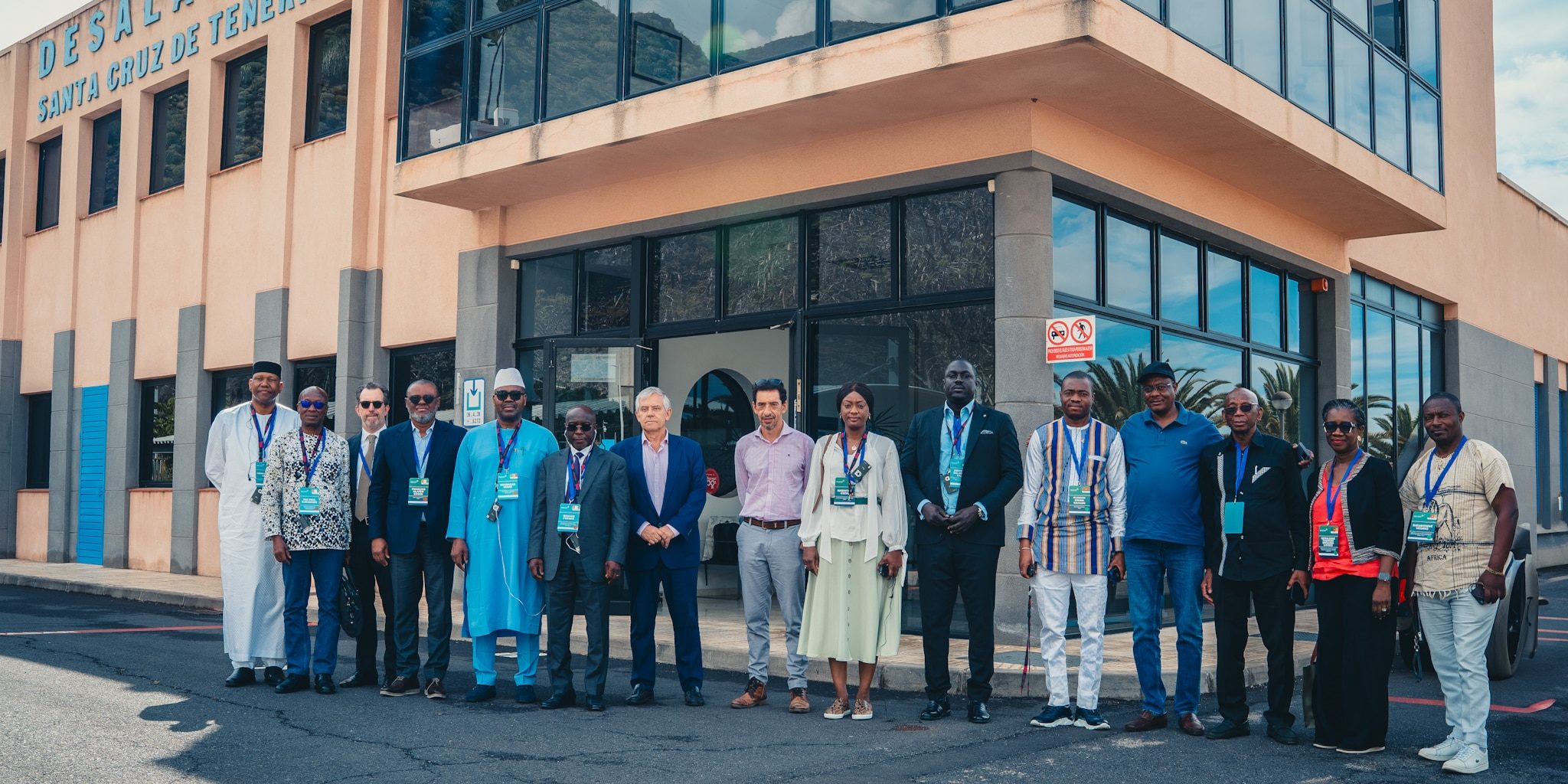 250513 Emmasa ofrece una visita guiada a la desaladora a una delegación africana de primer nivel