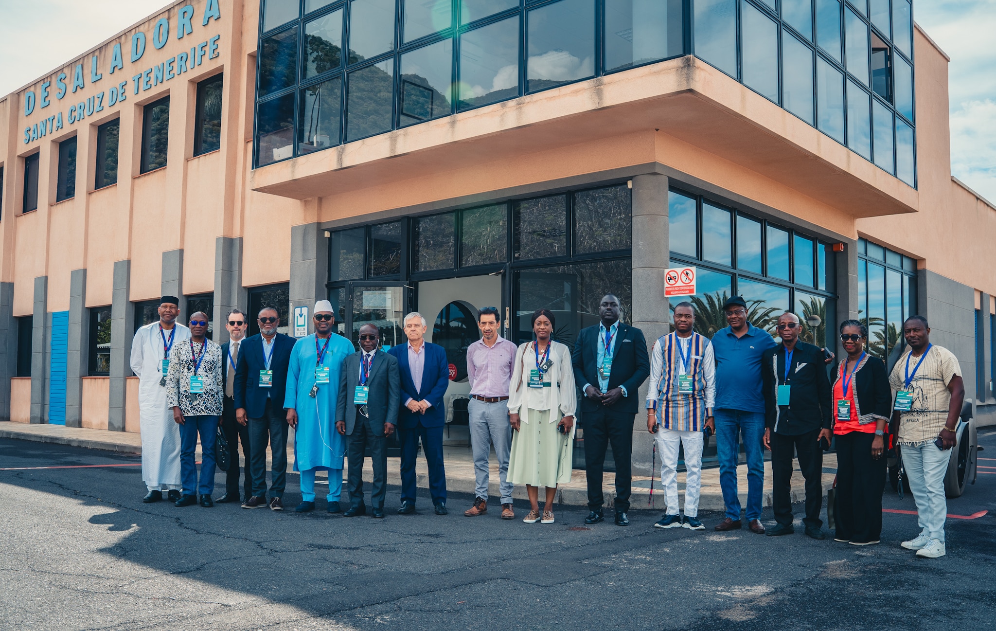 250513 Emmasa ofrece una visita guiada a la desaladora a una delegación africana de primer nivel