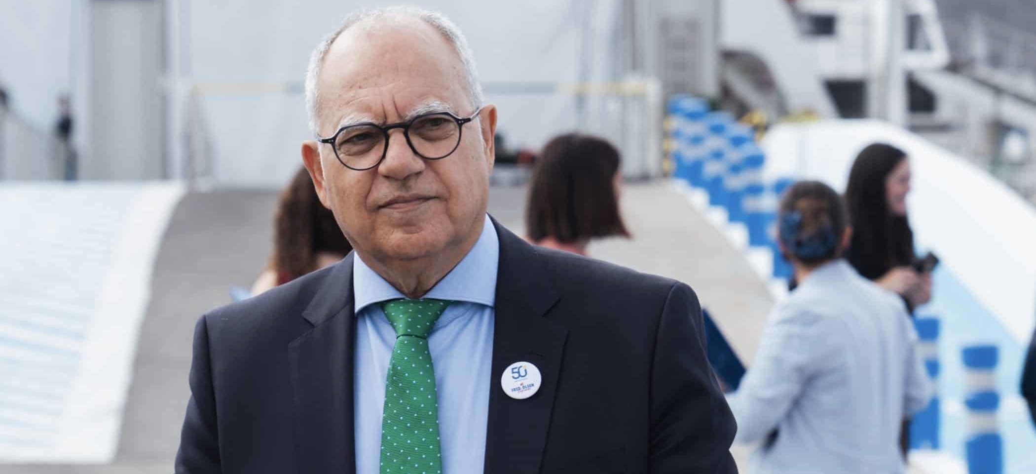 Casimiro Curbelo en el Puerto de Los Cristianos