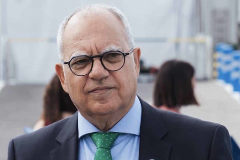 Casimiro Curbelo en el Puerto de Los Cristianos
