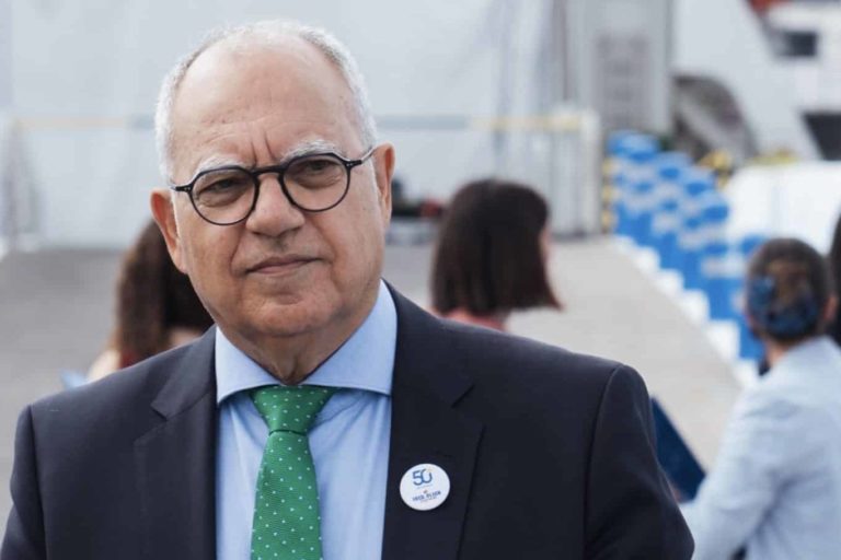 Casimiro Curbelo en el Puerto de Los Cristianos