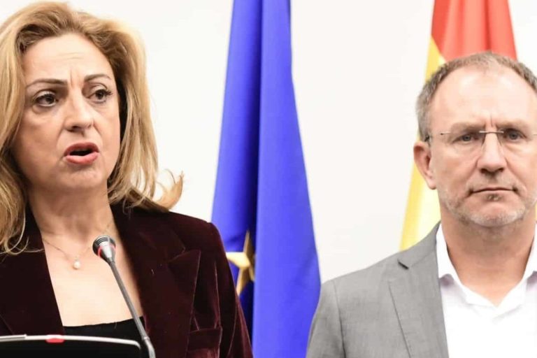 Cristina Valido y presidente Cabildo La Palma Sergio Rodríguez en Congreso 280125