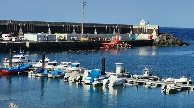 EMBARCACIÓN CON MIGRANTES EN LA RESTINGA-EL HIERRO 28-5-25