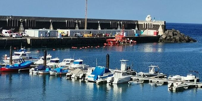 EMBARCACIÓN CON MIGRANTES EN LA RESTINGA-EL HIERRO 28-5-25