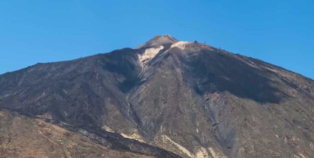 La presidenta del Cabildo, Rosa Dávila en el Teide junto a Wolfredo Willpret e Isidoro Sánchez.
