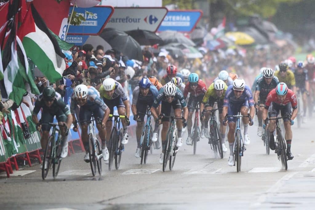 Santander acoge el final de la etapa 17 de la vuelta ciclista a España