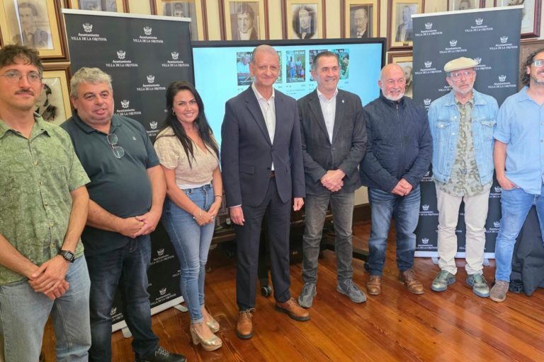 izq a dcha. empresa digit. gerente Pinolere, concejala barrio, alcalde, director general, presidente Pinolere, director hasta hoy y nuevo director
