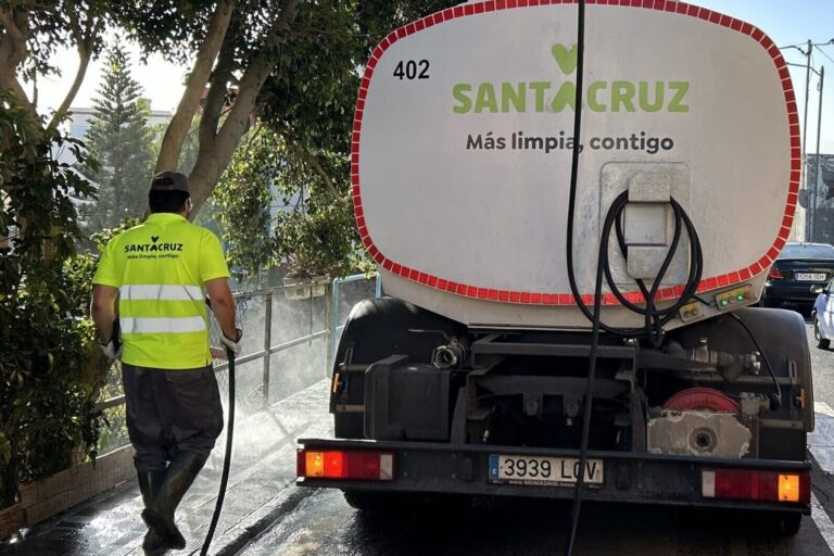 250630 Zafarrancho de limpieza en Santa Cruz de Tenerife