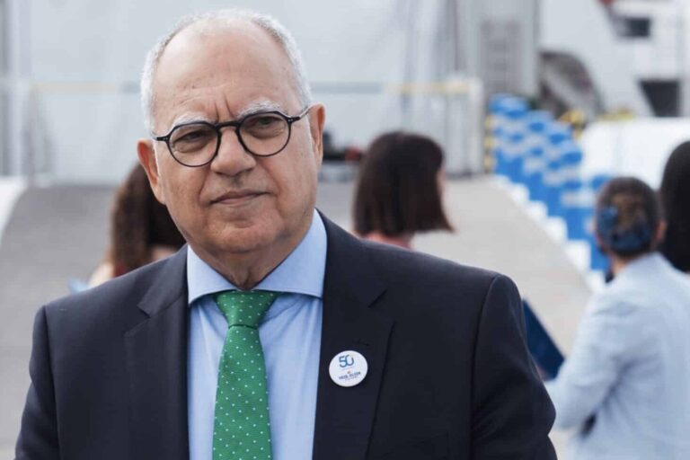 Casimiro Curbelo en el Puerto de Los Cristianos
