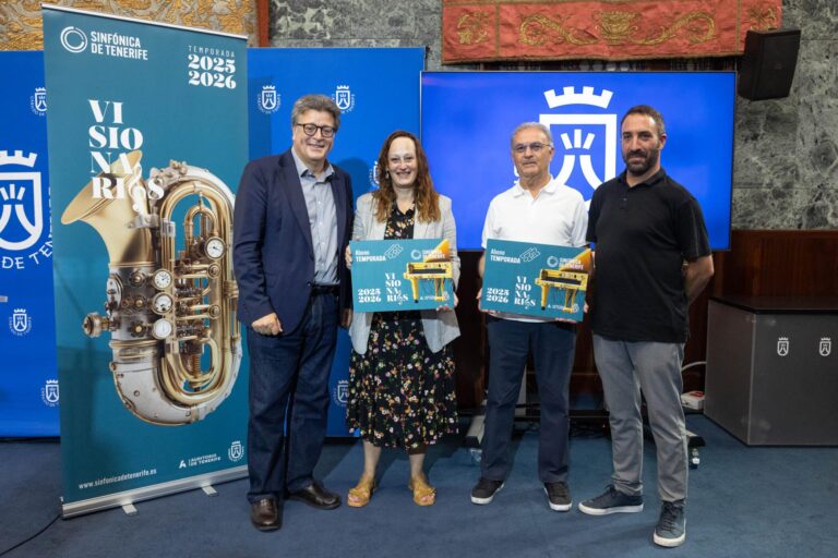 FOTO_El Cabildo entrega los abonos de la Sinfónica a los ganadores del sorteo Visionari@s (4)