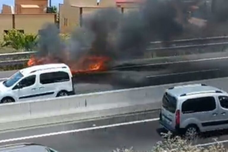 TRAMO CORTADO DE LA TF-5 POR VEHÍCULO ARDIENDO2 15-6-25