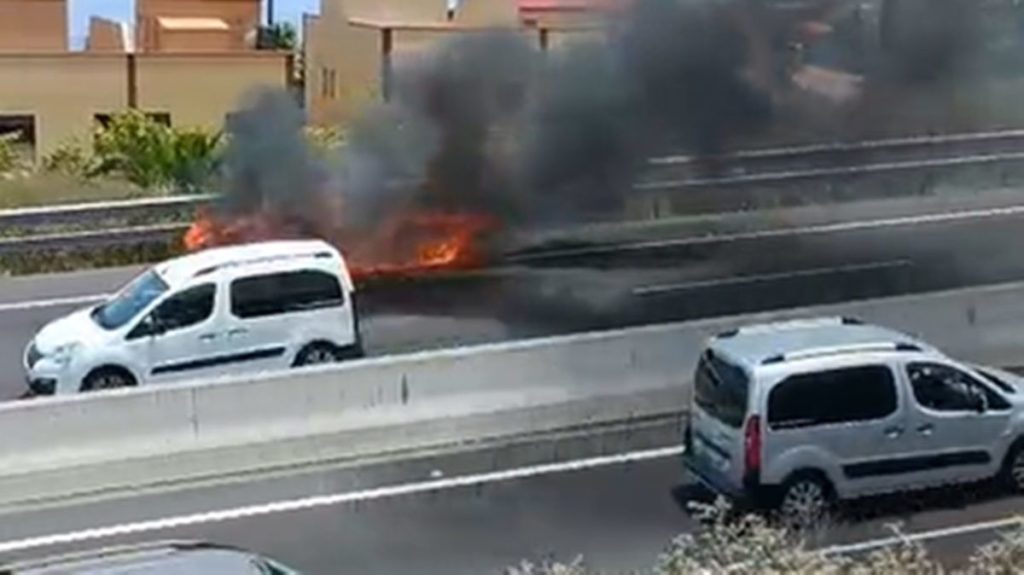 TRAMO CORTADO DE LA TF-5 POR VEHÍCULO ARDIENDO2 15-6-25