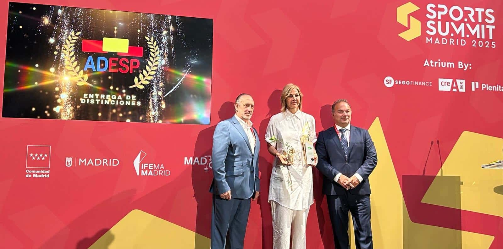 Yolanda Moliné recibe el premio Green Sport Flag, 1