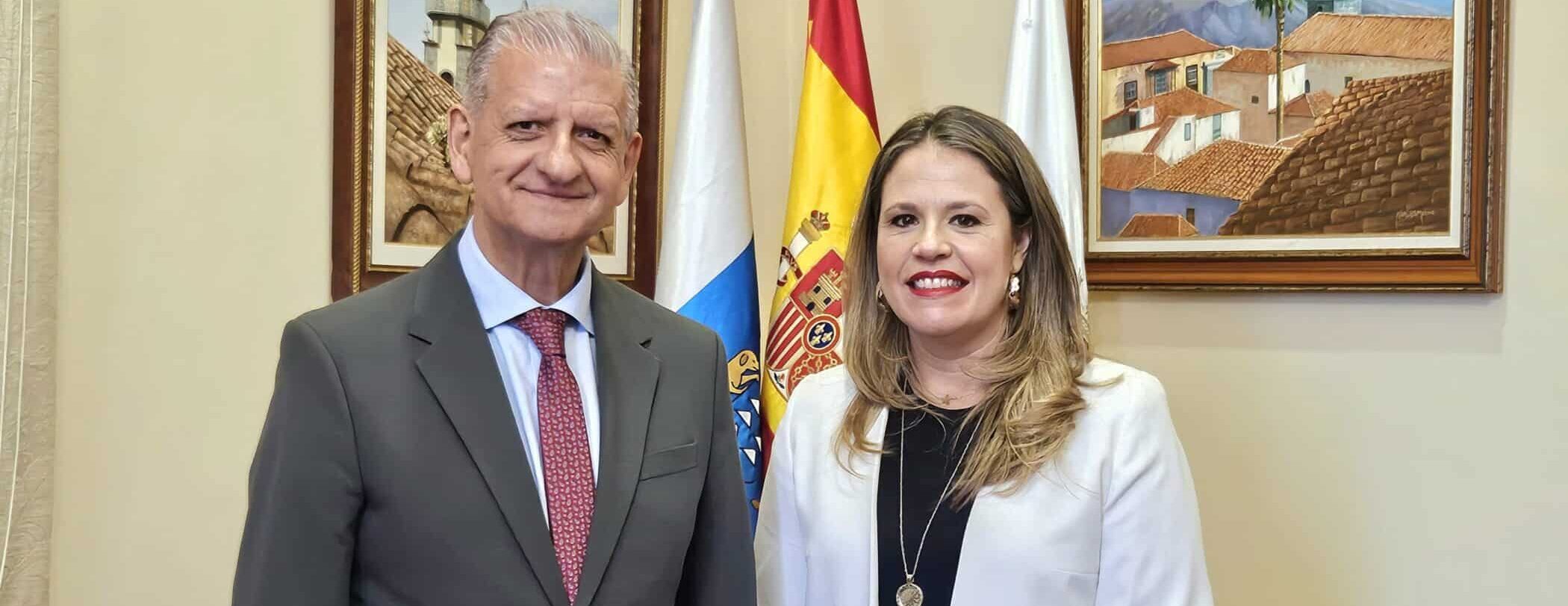 alcalde_con_Graciela_Perez_Valencia