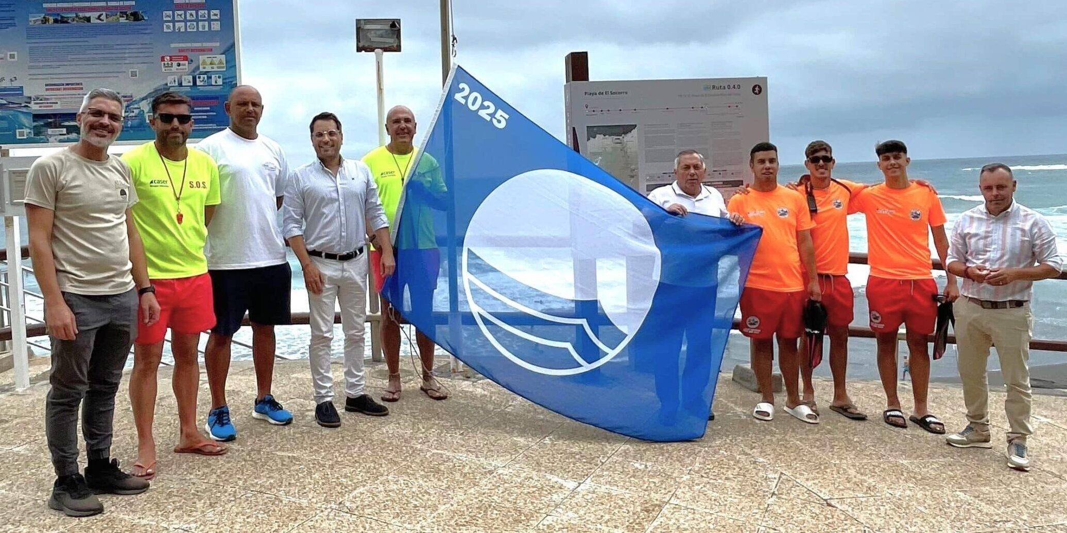 020725 Izado Bandera Azul Playa El Socorro