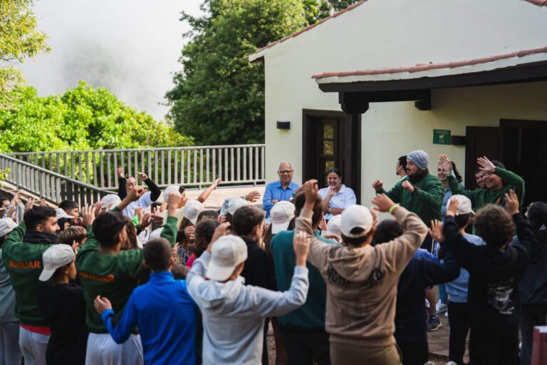 140725 El presidente del Cabildo visita el campamento de El Cedro