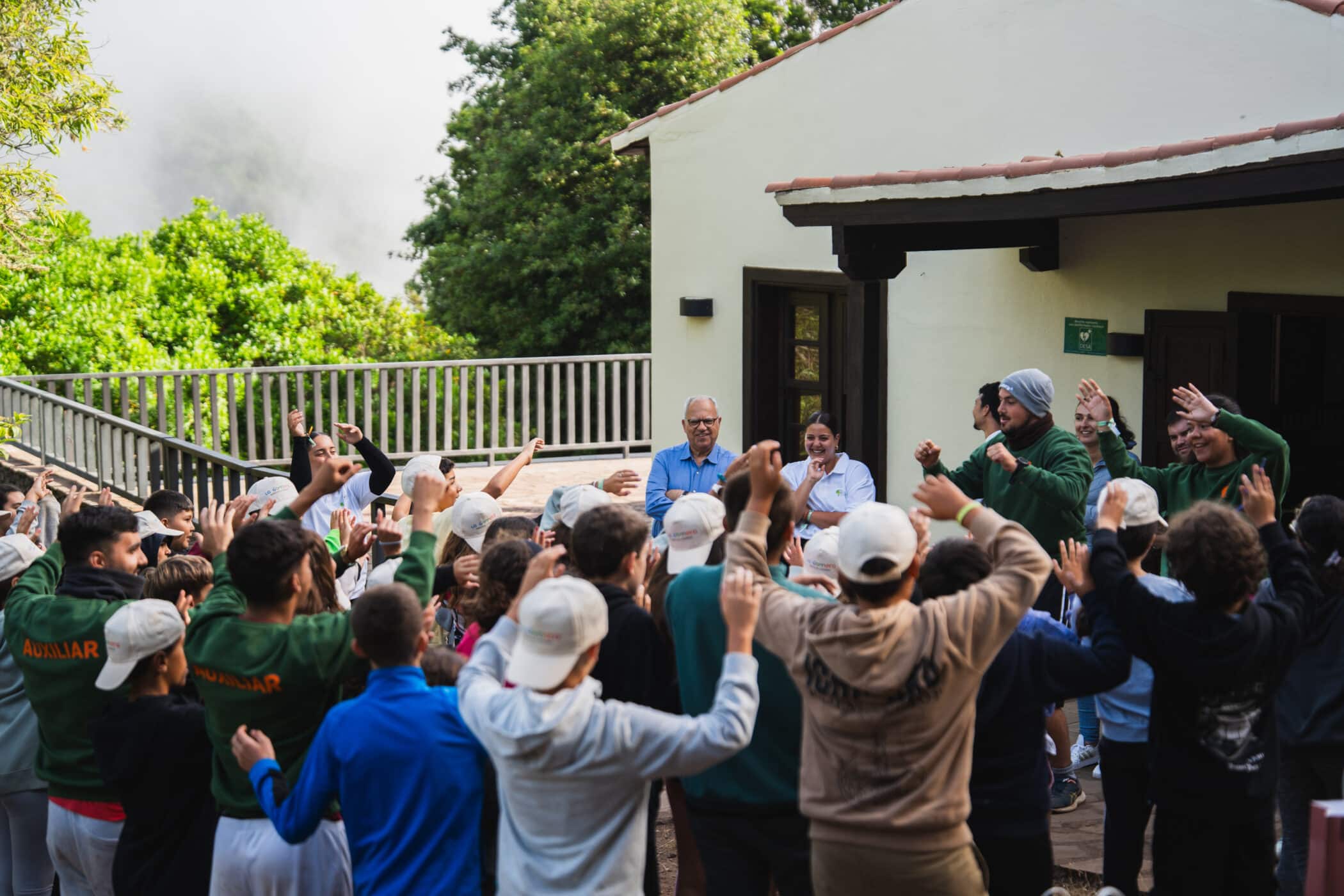 140725 El presidente del Cabildo visita el campamento de El Cedro