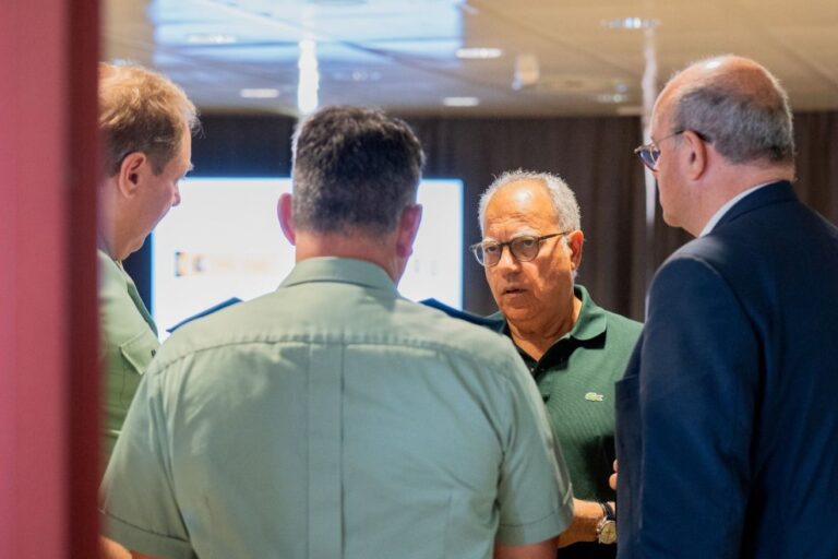 230725 El presidente del Cabildo gomero, Casimiro Curbelo, durante una reunión de seguridad en La Gomera (1)