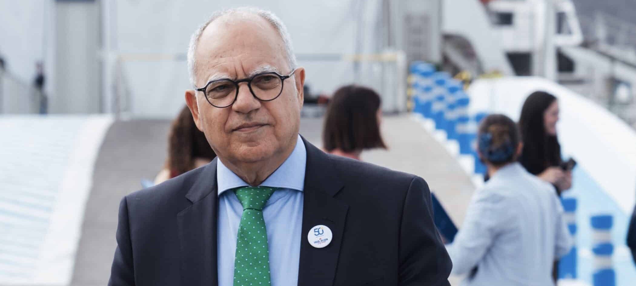 Casimiro Curbelo en el Puerto de Los Cristianos