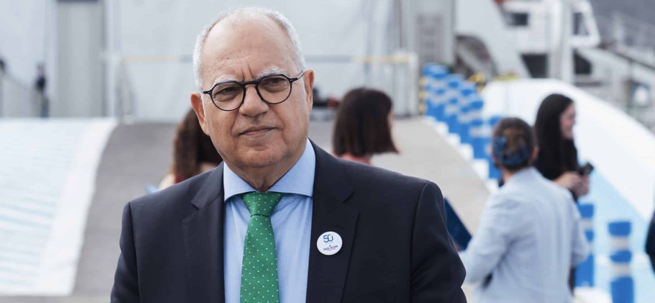 Casimiro Curbelo en el Puerto de Los Cristianos