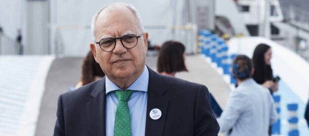 Casimiro Curbelo en el Puerto de Los Cristianos