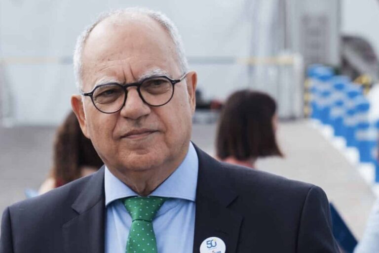 Casimiro Curbelo en el Puerto de Los Cristianos