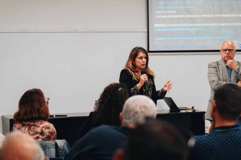 Casimiro Curbelo y María Isabel Méndez en un encuentro con empresarios