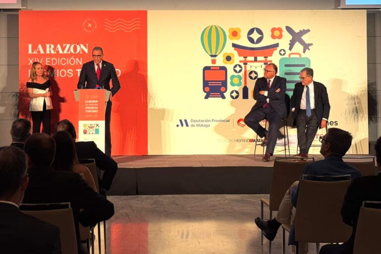 Costa Adeje recibe el Premio Nacional a Destino Turístico Sostenible en la XIV edición de los galardones de La Razón-2