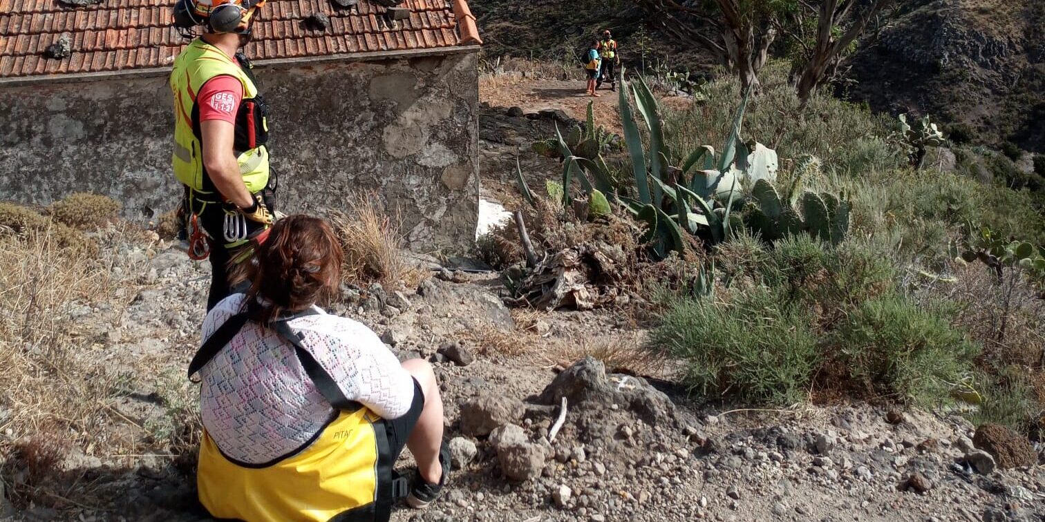 DISPOSITIVO PARA RESCATAR A VARIOS EXCURSIONISTAS EN ANAGA3 10-7-25