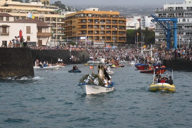 NP La Virgen del Carmen y San Telmo se embarcan un año más en el Puerto de la Cruz (1)
