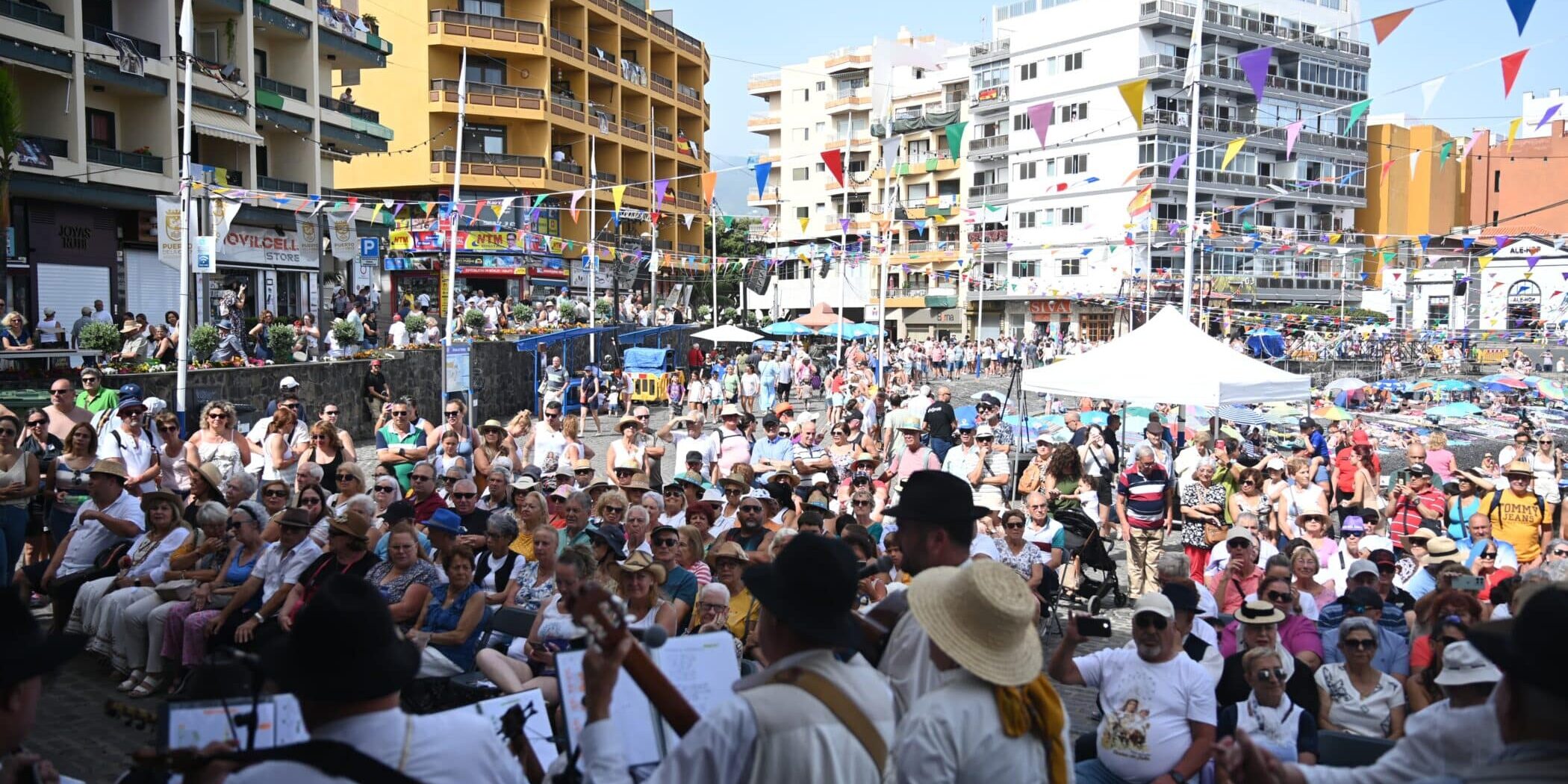 NP. Puerto de la Cruz vivió una mañana llena de tradición, fe y alegría popular en honor a sus santos patronos (1)