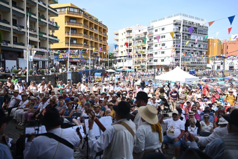 NP. Puerto de la Cruz vivió una mañana llena de tradición, fe y alegría popular en honor a sus santos patronos (1)