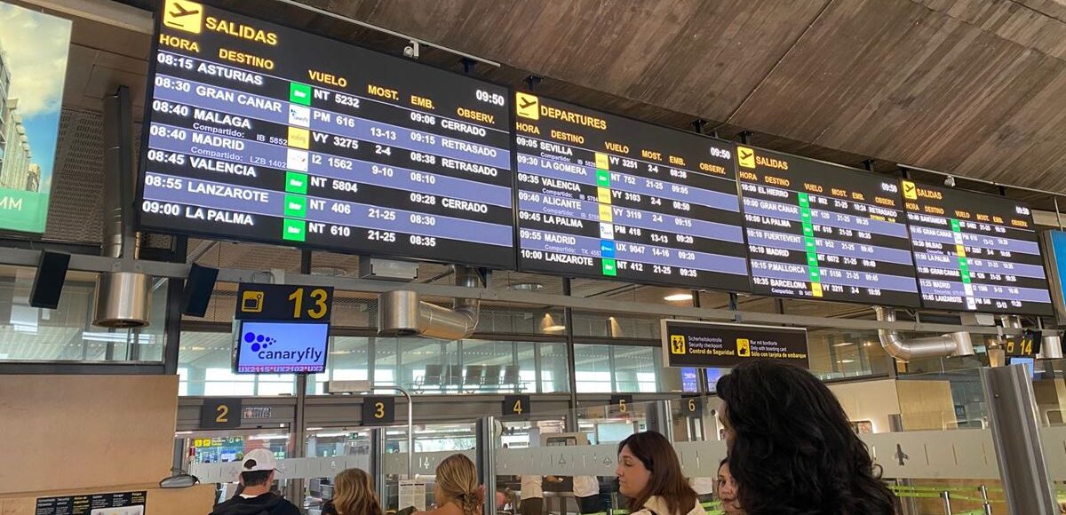 PANTALLAS DE INFORMACIÓN DE AENA EN EL AEROPUERTO DE TENERIFE NORTE 30-7-25