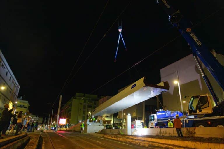 El Cabildo de Tenerife instala la rampa norte de la pasarela del Padre Anchieta