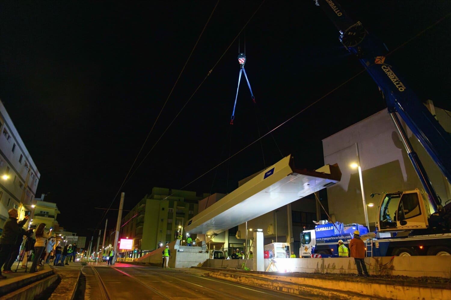 El Cabildo de Tenerife instala la rampa norte de la pasarela del Padre Anchieta