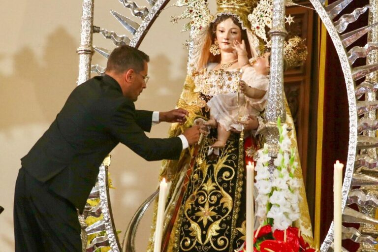 Recurso ofrenda bast�n de mando Los Realejos alcalde a la Virgen del Carmen