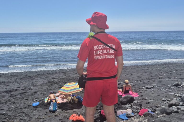 Socorristas Playa Los Guanches 2025