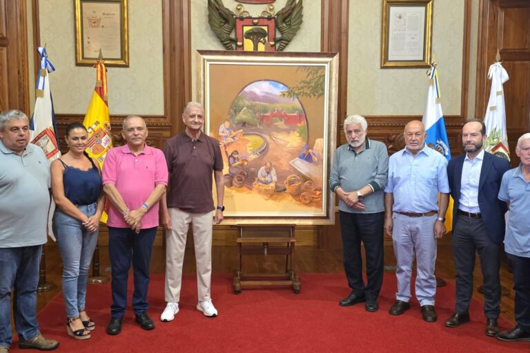 alcalde, consejero Desarrolo Económico, representantes de Asoc. Cult. Pinolere, concejala, Osman y director Cajasiete