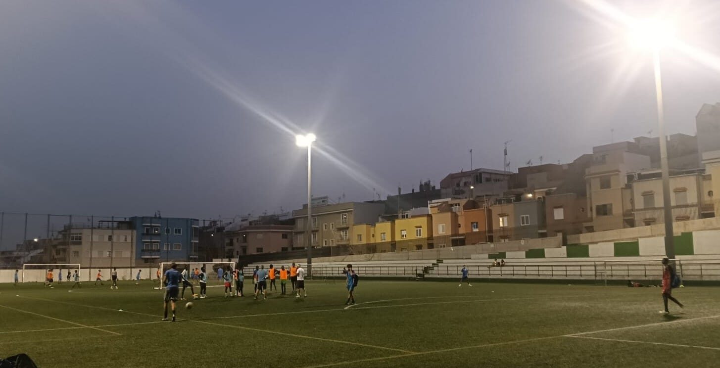 250813 Iluminación campo de futbol de Santa María
