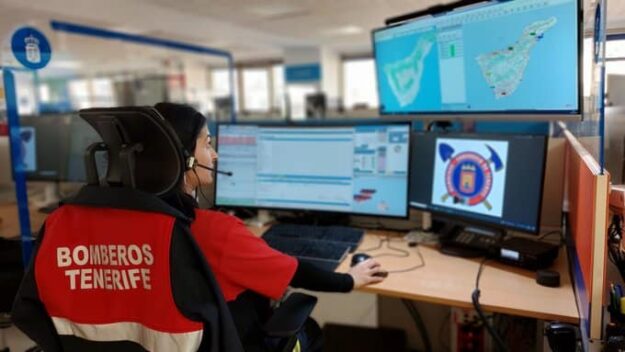 BOMBEROS RESCATARON A UNAN PERSONA QUE HABÍA QUEDADO ATRAPADA EN UN VEHÍCULO EN LA TF-2 30-8-25