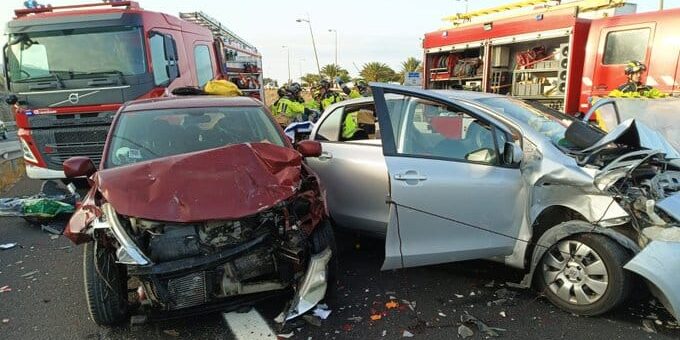 DOS MUJERES HERIDAS TRAS LA COLISIÓN DE DOS VEHÍCULOS EN LA SALIDA DE ARMEÑIME-ADEJE 20-8-25