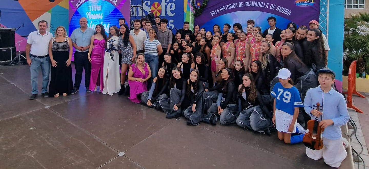 Foto de ganadores del Nuevos Talentos 2025