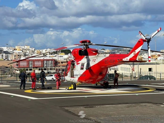 HELICÓPTERO DEL GES RESCATA A UNA JOVEN EN MORRO JABLE-FUERTEVENTURA 12-8-25