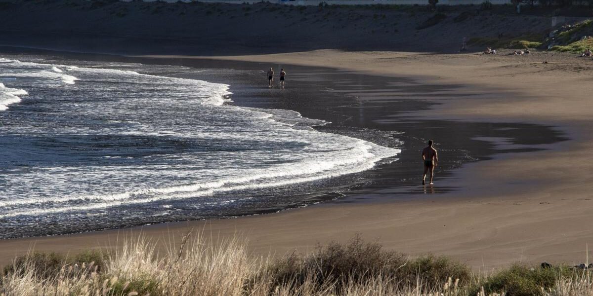 MENOR RESCATADO DEL MAR EN ESTADO GRAVE EN LA PLAYA DE LA LAJA EN LAS PALMAS DE GRAN CANARIA 2-8-25