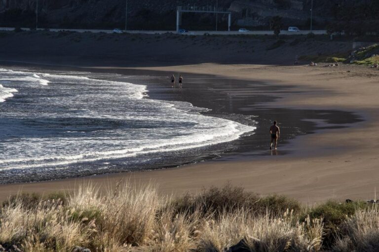 MENOR RESCATADO DEL MAR EN ESTADO GRAVE EN LA PLAYA DE LA LAJA EN LAS PALMAS DE GRAN CANARIA 2-8-25