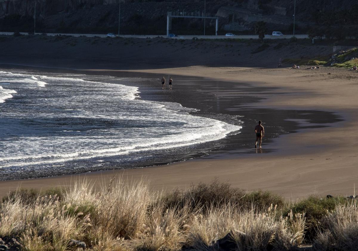 MENOR RESCATADO DEL MAR EN ESTADO GRAVE EN LA PLAYA DE LA LAJA EN LAS PALMAS DE GRAN CANARIA 2-8-25