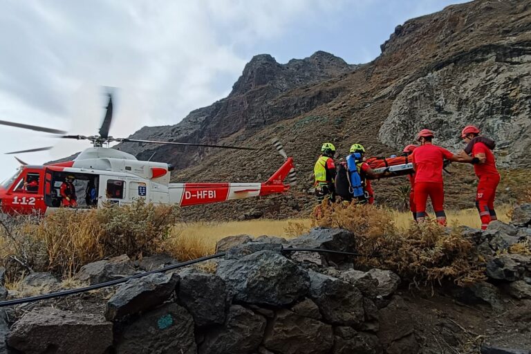 MUJER RESCATADA EN ROQUE BERMEJO AL SUFRIR UNA CAÍDA-SANTA CRUZ1 15-8-25